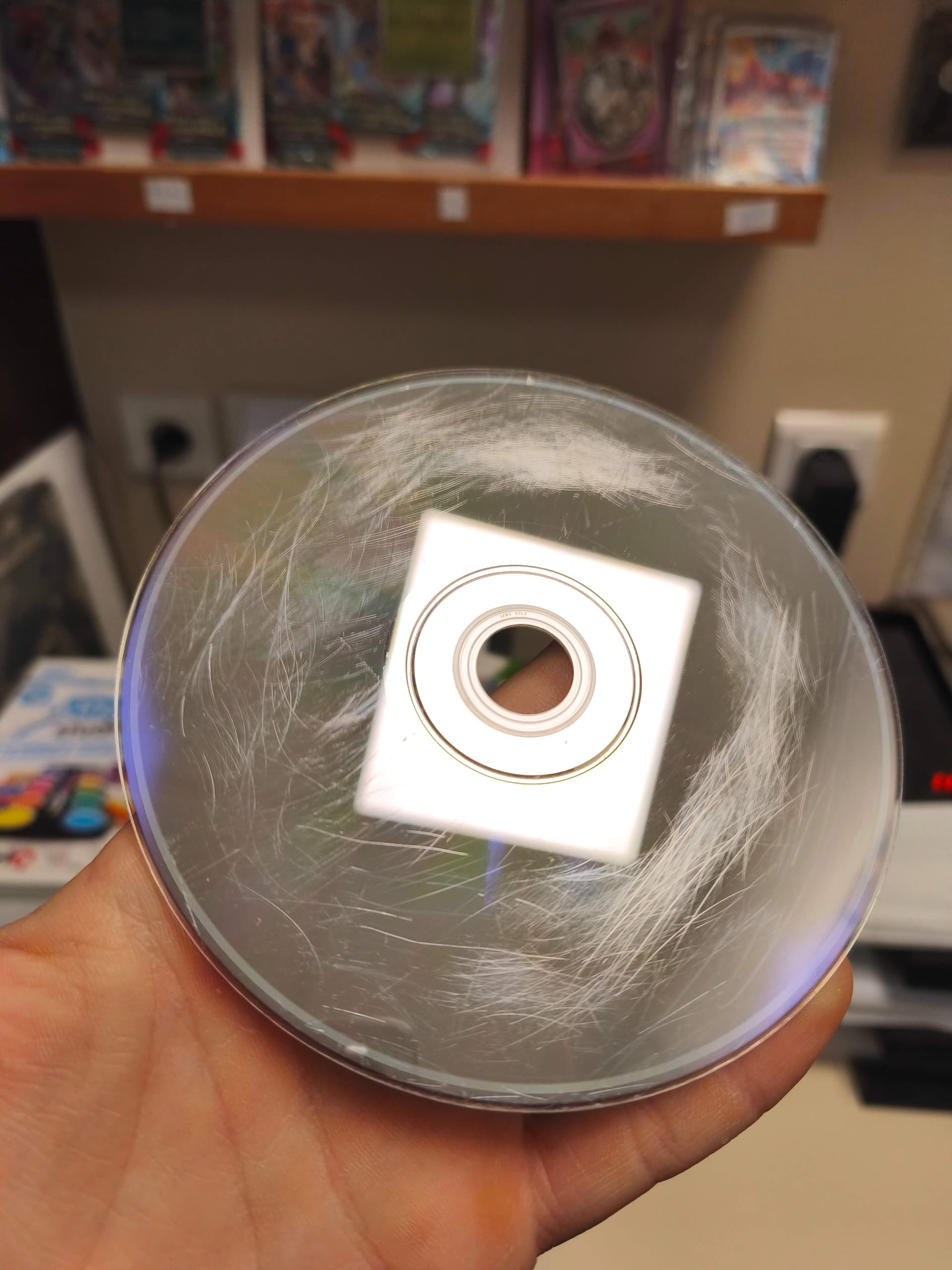 CD fortement rayé avant resurfaçage chez Game & Disc Montrichard