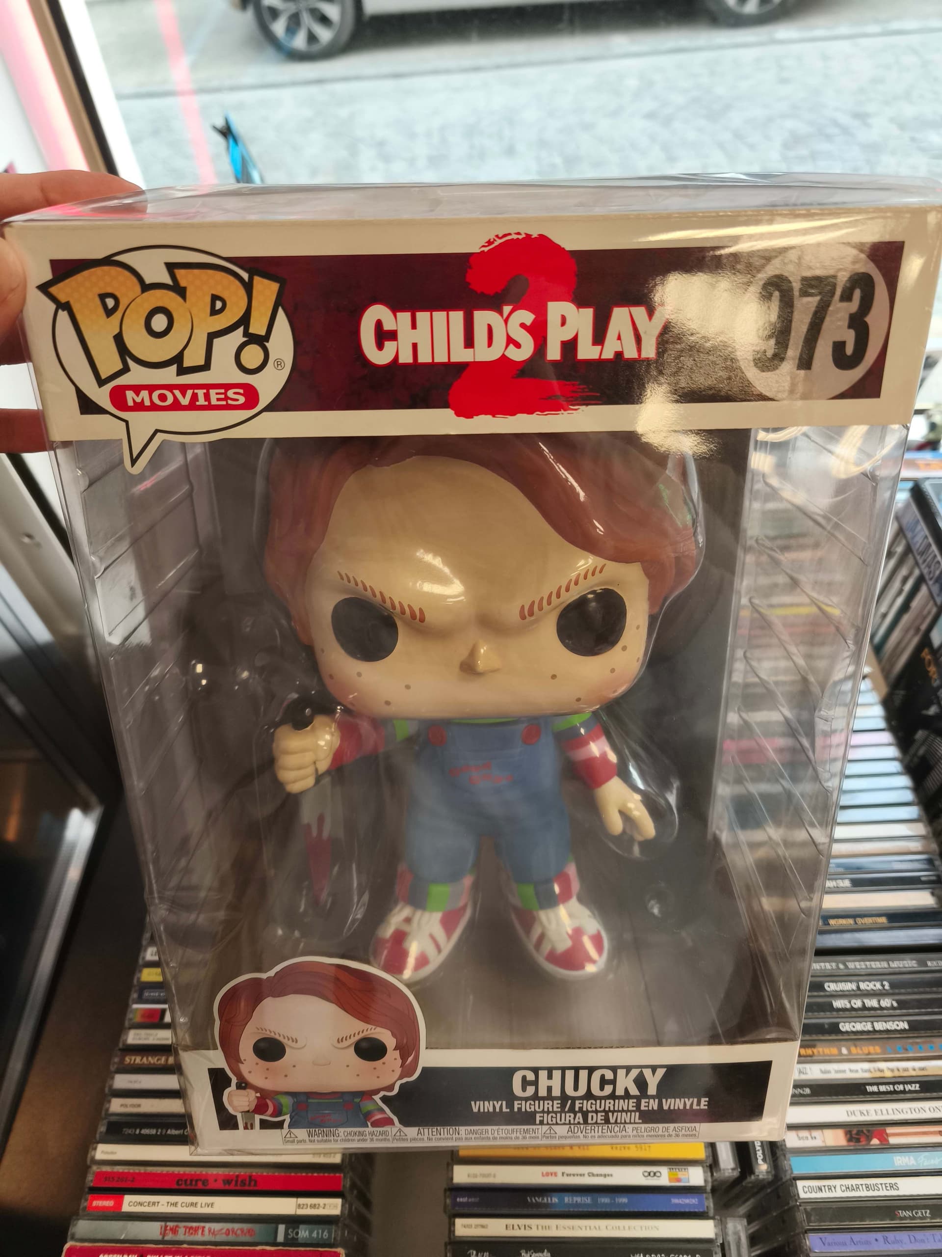 Funko Pop Chucky grand format pres de Blois