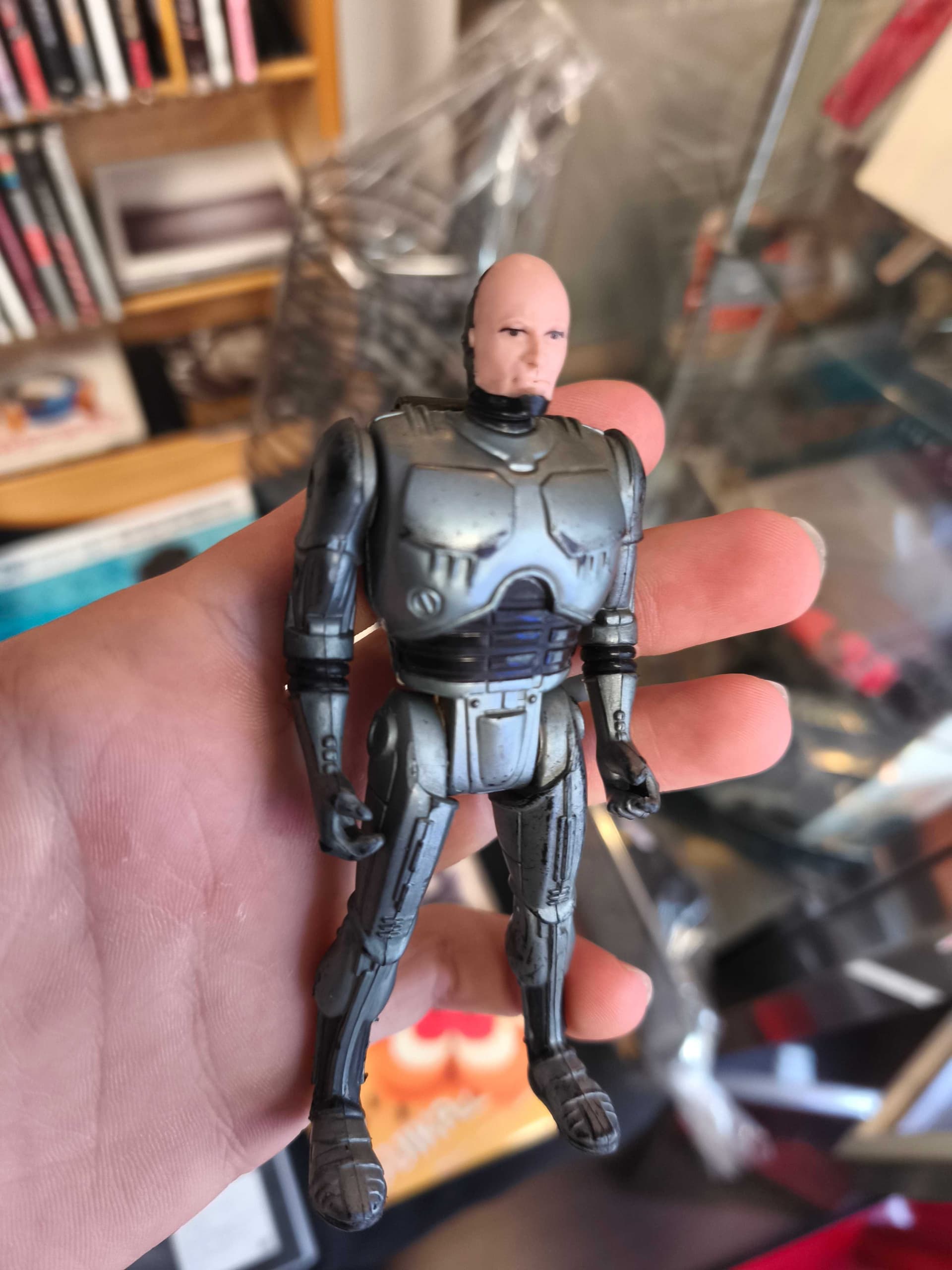 Figurine Robocop vintage pres d'Amboise